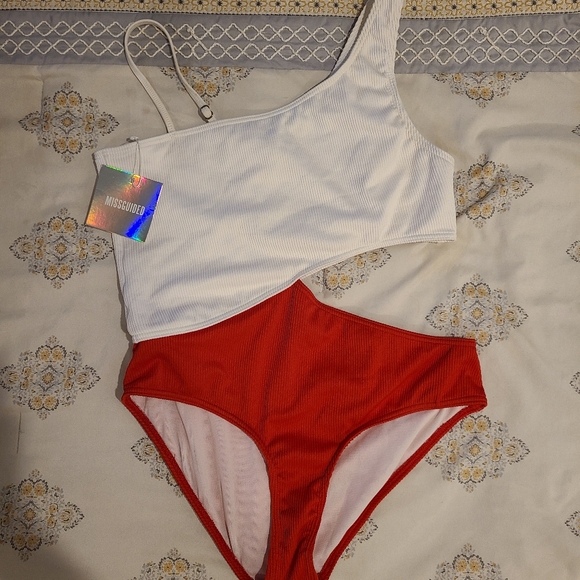 Missguided cutout Swim - Picture 3 of 4
